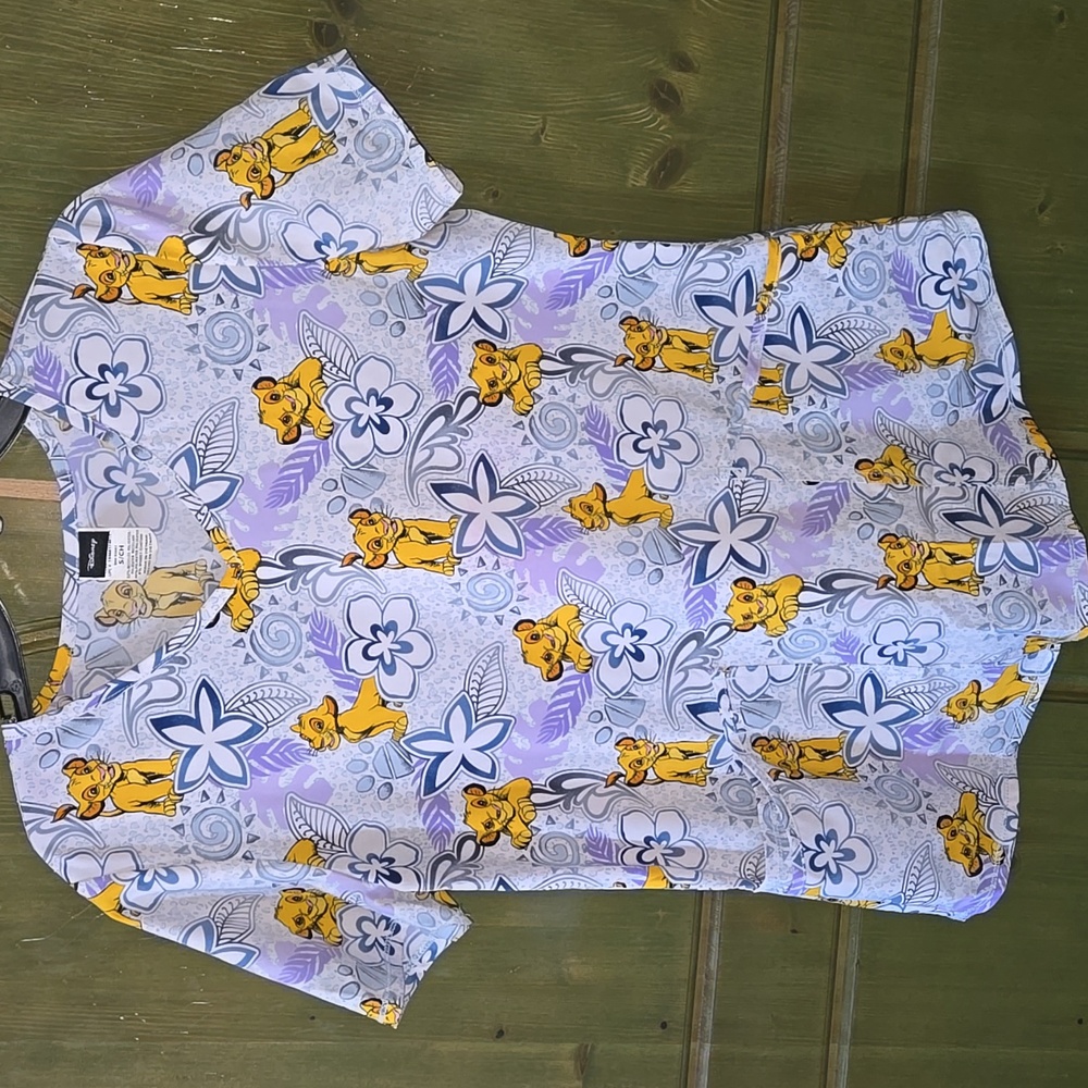 Disney Simba Lion King Floral Scrub Top Womens Small EUC pockets V-neck